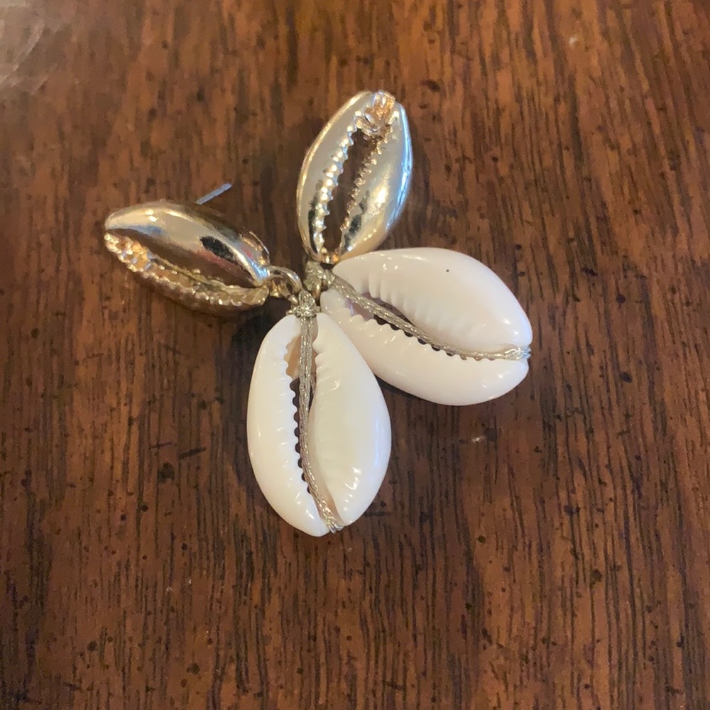 Shell earring